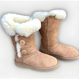 UGG - Bailey Button Triplet - Women's Size 7 -Chestnut Sheepskin Boots 1873 NICE